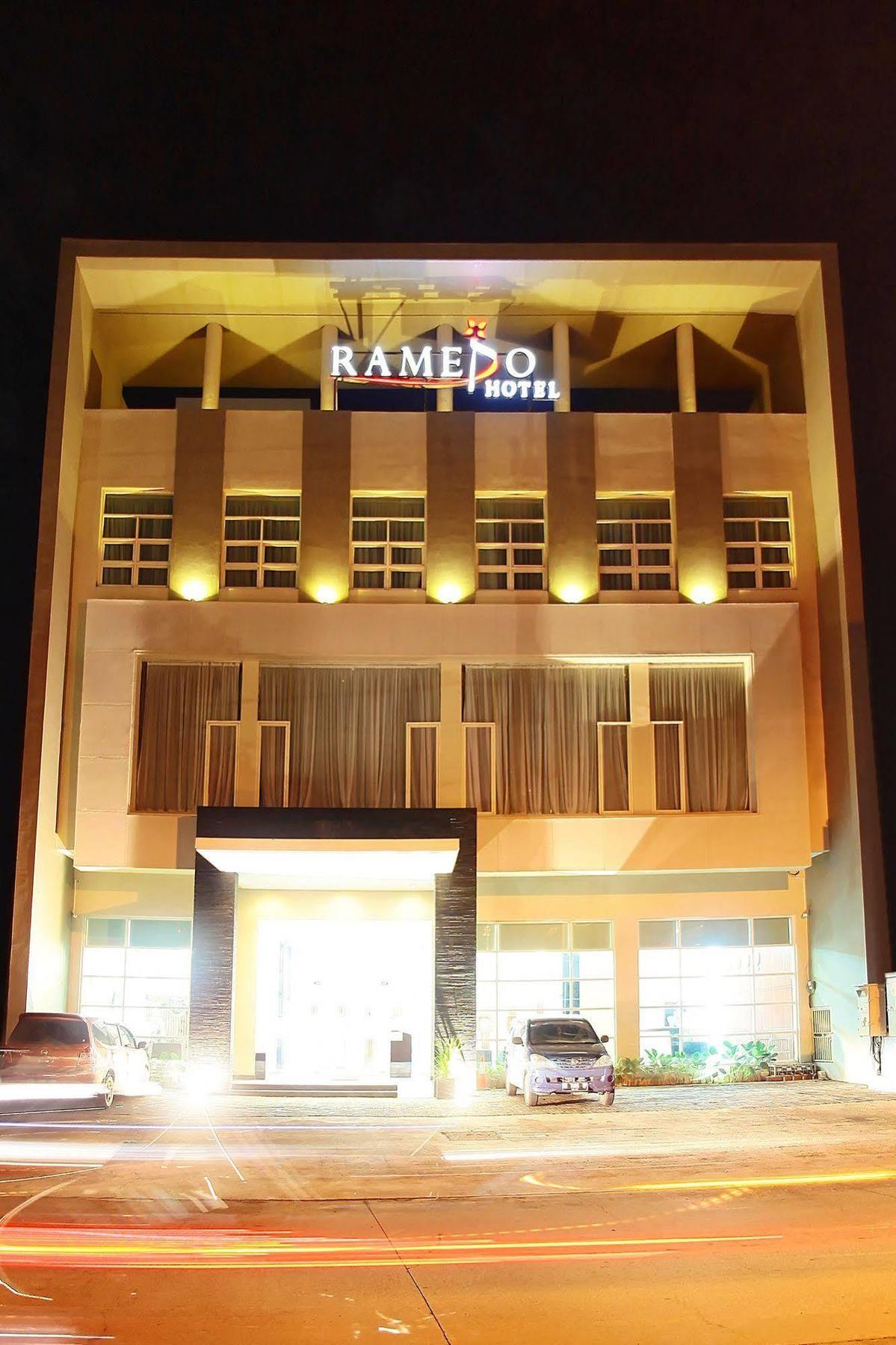 Ramedo Hotel Makassar Exterior foto